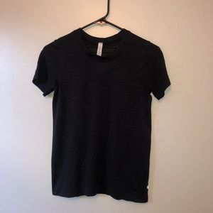 Lululemon workout shirt